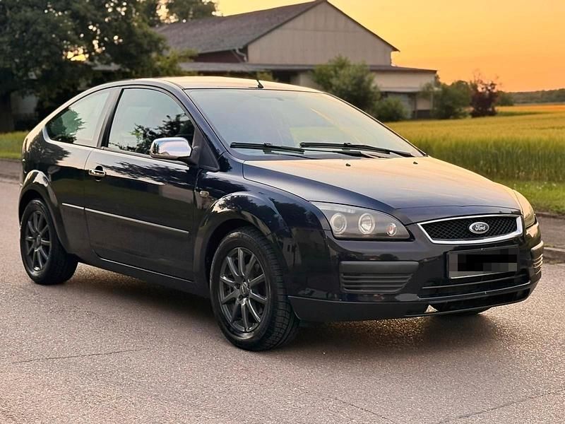 Blau Gebraucht 2005 Ford Focus Kleinwagen | 2.000 € (Fairer Preis) - Bild 1/4