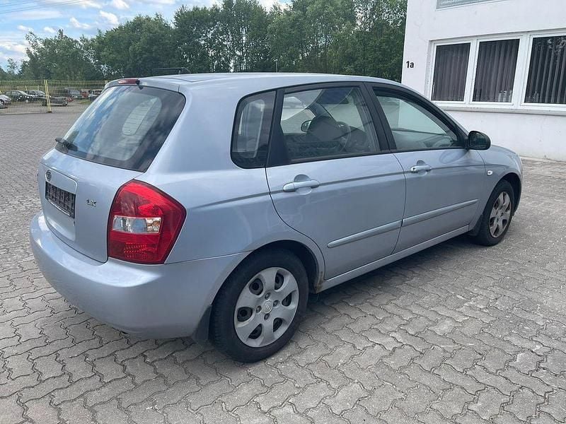 Gebraucht Kia Cerato LX 105 PS (77 kW) 2005 Blau Limousine