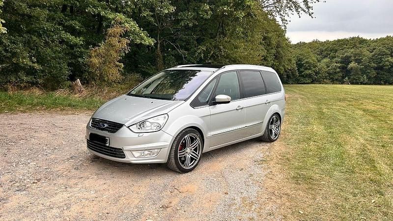Silber Gebraucht 2013 Ford Galaxy Titanium Van / Kleinbus | 9.500 € (Fairer Preis) - Bild 1/4