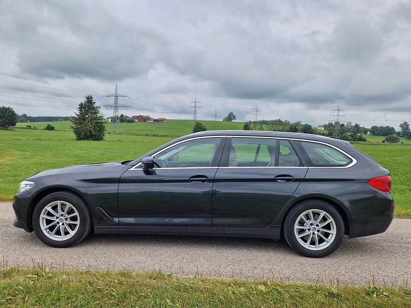 Gebraucht BMW 520 Sport Line 190 PS (139 kW) 2019 Grau Kombi
