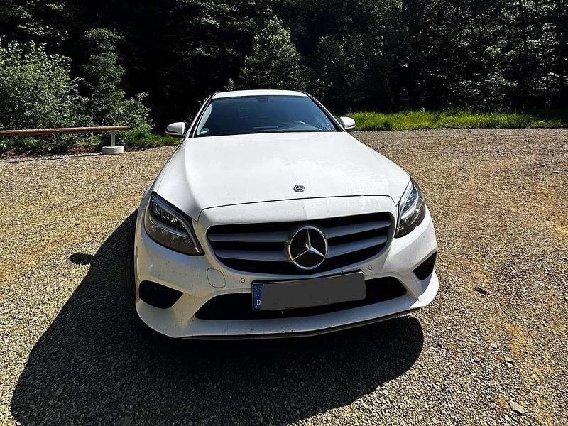 Weiß Gebraucht 2019 Mercedes C180 Kombi | 17.500 € (Teuer) - Bild 1/4