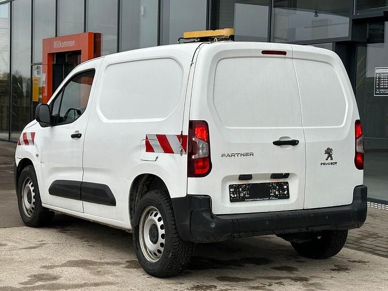 Gebraucht Peugeot Partner Premium 102 PS (75 kW) 2021 Weiß Van / Kleinbus