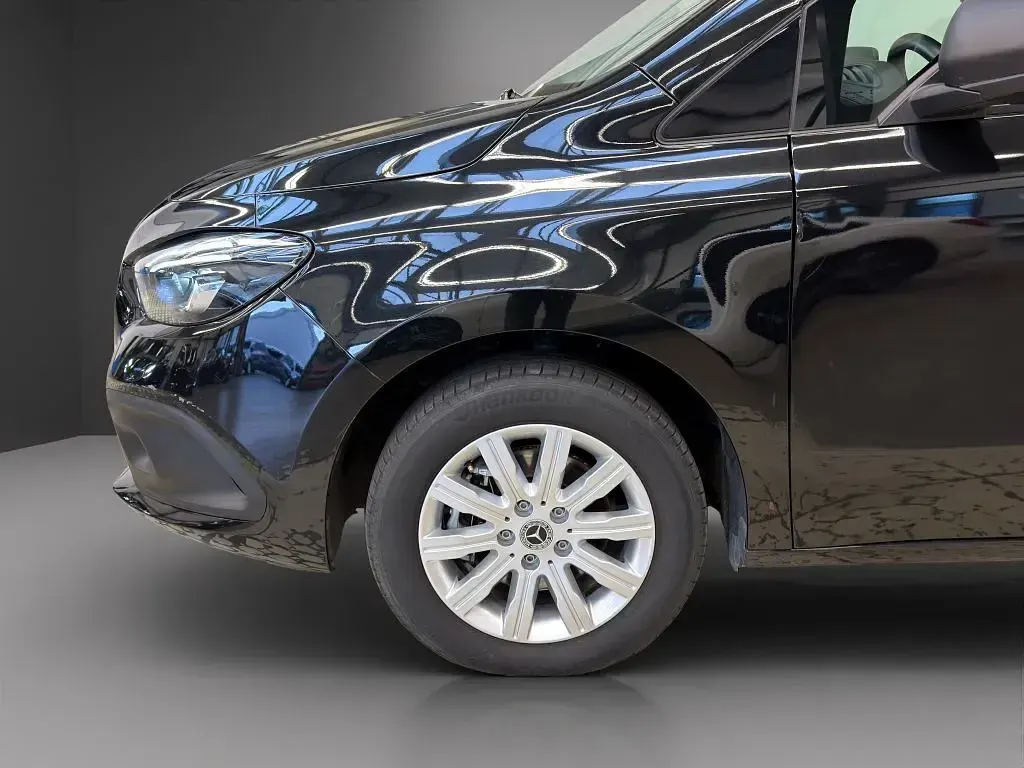 Gebraucht Mercedes Citan 113 Progressive 131 PS (96 kW) 2024 Loparitschwarz (metallic) Van / Kleinbus