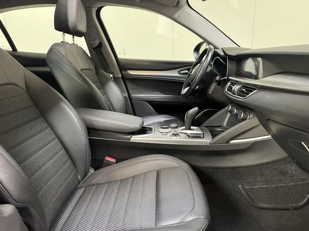 Gebraucht Alfa Romeo Stelvio 201 PS (147 kW) 2021 Schwarz SUV