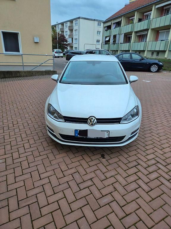 Weiß Gebraucht 2013 VW Golf VII Comfortline Limousine | 7.950 € (Fairer Preis) - Bild 1/4