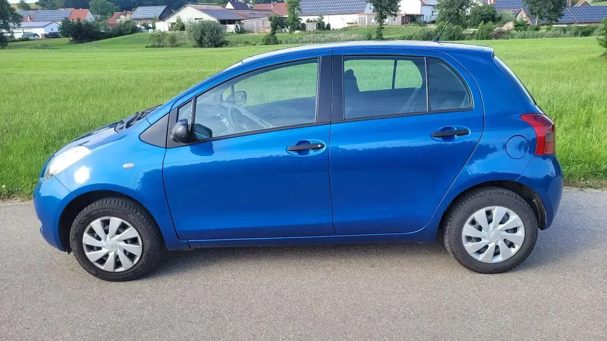 Gebraucht Toyota Yaris 69 PS (50 kW) 2008 Blau Kleinwagen