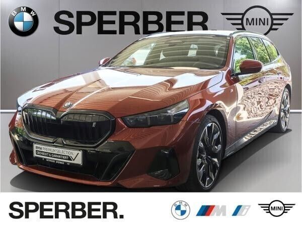 Rot (dragon fire rot metallic) Gebraucht 2024 BMW i5 M Sport Limousine | 64.634 € - Bild 1/4