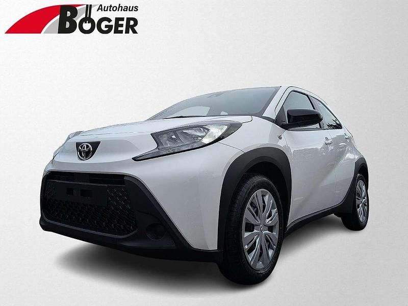 Super white 2 Gebraucht 2025 Toyota Aygo Business Edition Kleinwagen | 18.230 € (Etwas zu teuer) - Bild 1/3