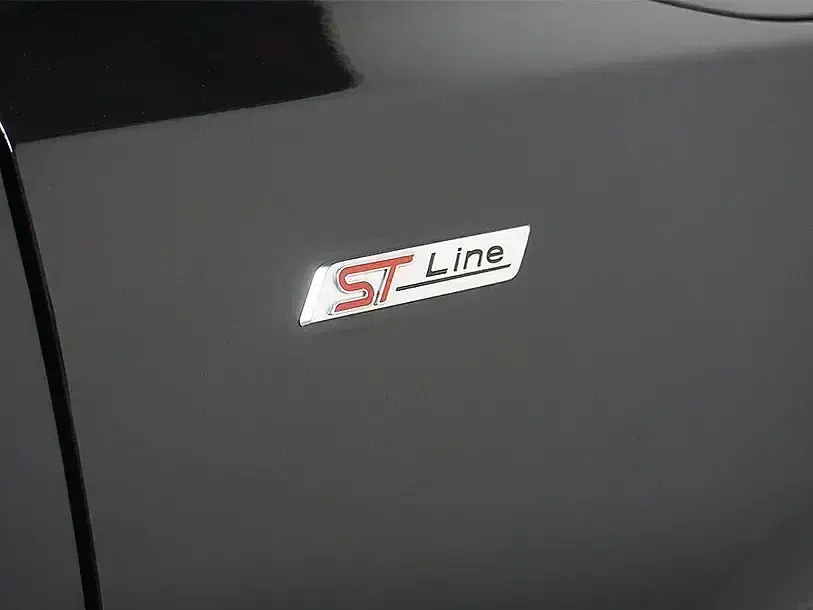 Gebraucht Ford Focus ST-Line X 155 PS (114 kW) 2024 Schwarz Limousine