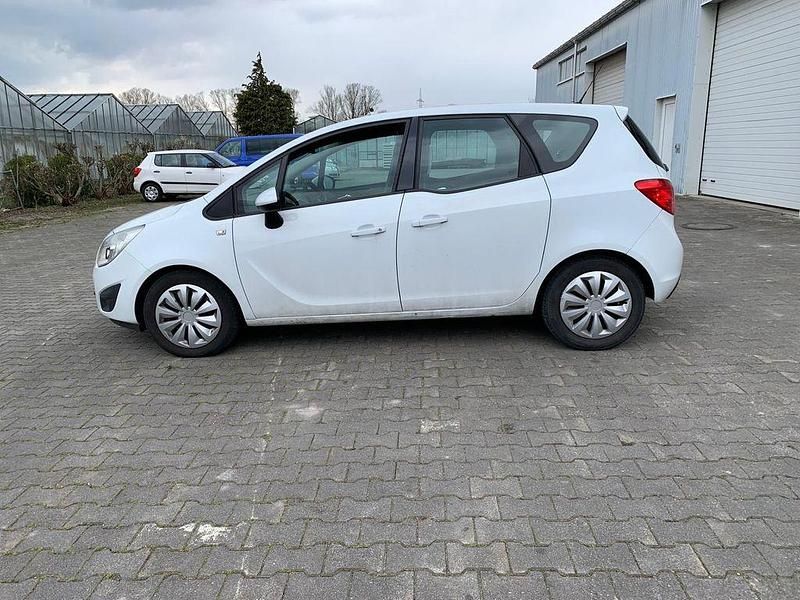 Gebraucht Opel Meriva Edition 110 PS (80 kW) 2010 Weiß Van / Kleinbus
