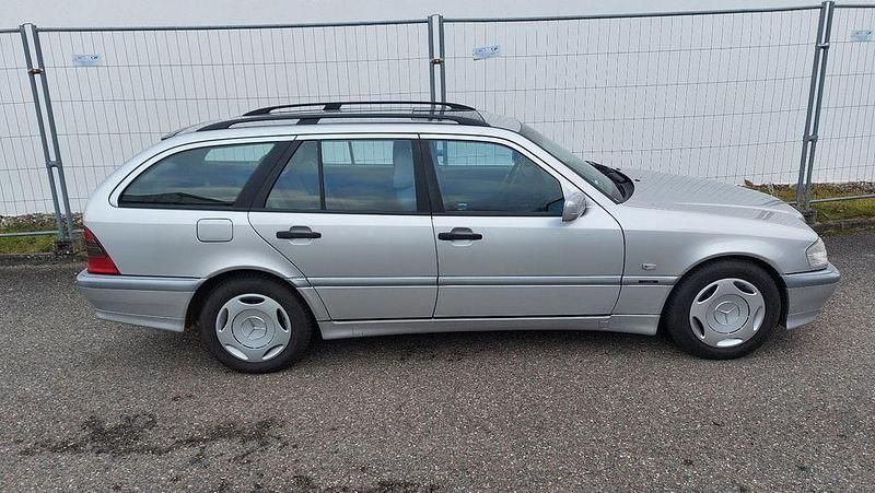 Gebraucht Mercedes C200 102 PS (75 kW) 2000 Silber Kombi