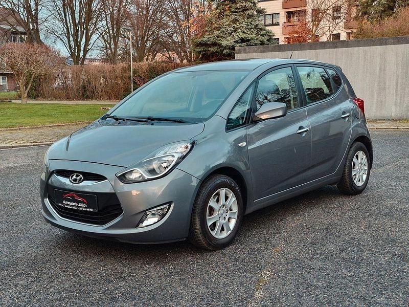 Grau Gebraucht 2012 Hyundai ix20 Classic Kleinwagen | 6.499 € (Fairer Preis) - Bild 1/4