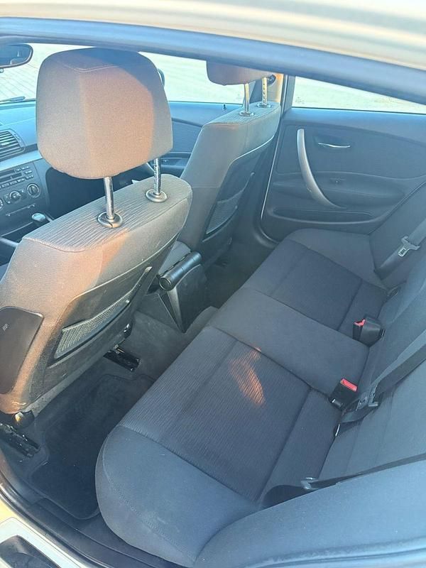 Gebraucht BMW 116 122 PS (89 kW) 2011 Weiß Kleinwagen