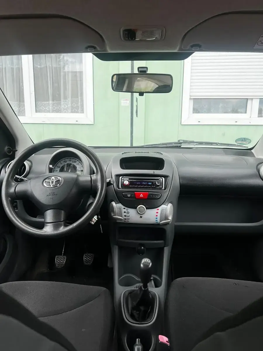 Gebraucht Toyota Aygo 69 PS (50 kW) 2009 Silber Kleinwagen
