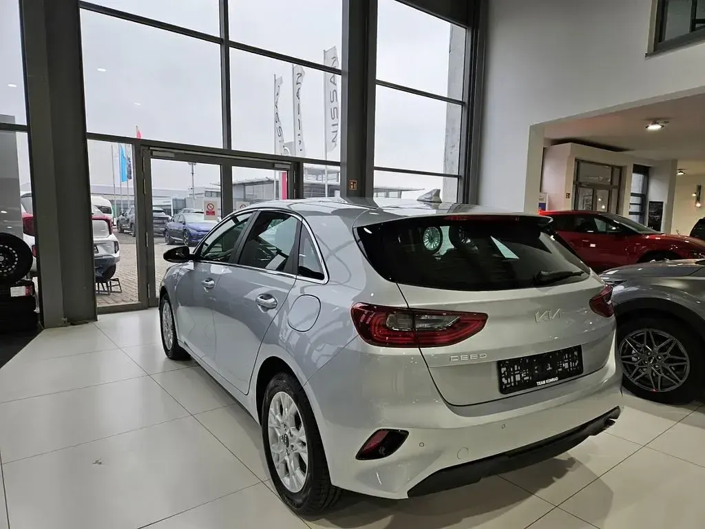 Gebraucht Kia Ceed Vision 101 PS (74 kW) 2024 Silber Kleinwagen