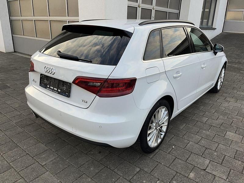 Gebraucht Audi A3 Ambiente 150 PS (110 kW) 2013 Weiß Limousine