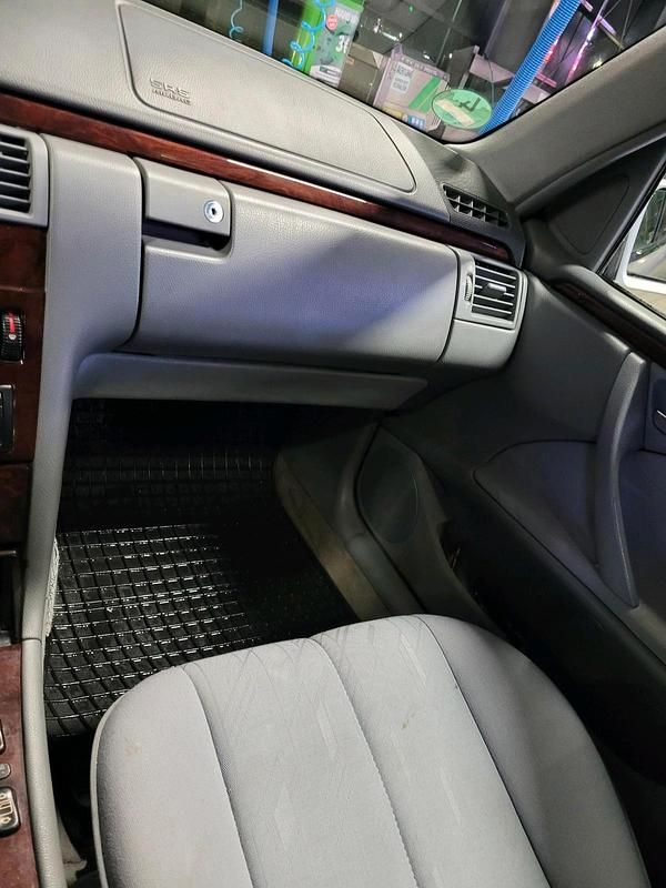 Gebraucht Mercedes E200 116 PS (85 kW) 2000 Grau Limousine
