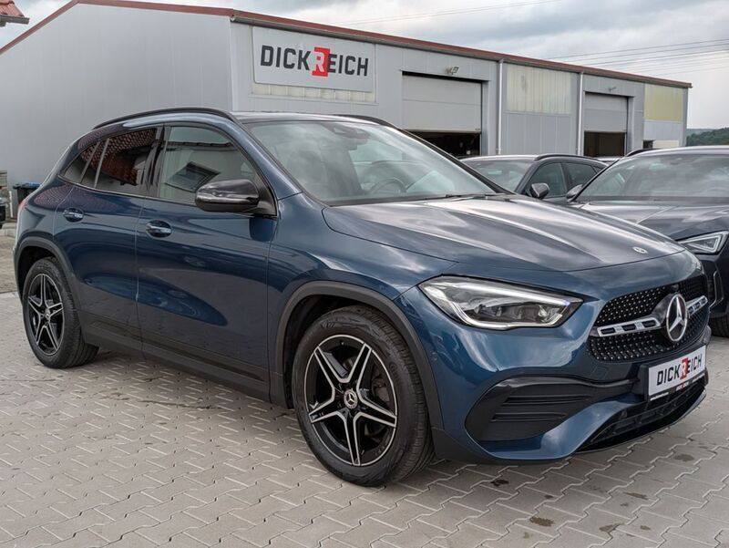 Denimblau metalliclack Gebraucht 2020 Mercedes GLA200 AMG SUV | 32.450 € (Guter Preis) - Bild 1/4