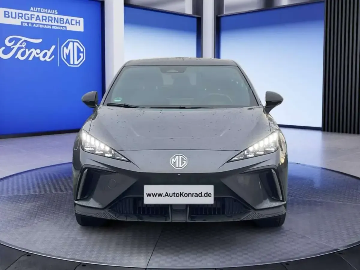 Używany MG MG4 EV Luxury 150 kW (204 KM) 2024 Szary Hatchback