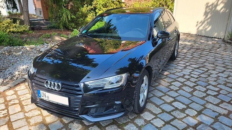 Gebraucht Audi A4 Sport 150 PS (110 kW) 2019 Schwarz Kombi