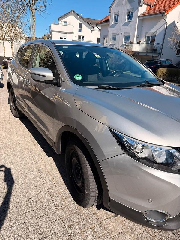 Gebraucht Nissan Qashqai 115 PS (84 kW) 2017 Silber SUV