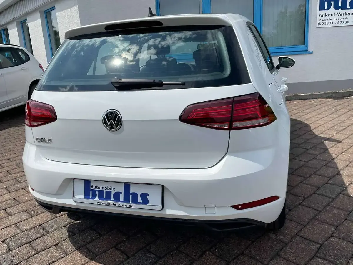 Gebraucht VW Golf VIII Trendline 116 PS (85 kW) 2020 Pure white Kleinwagen
