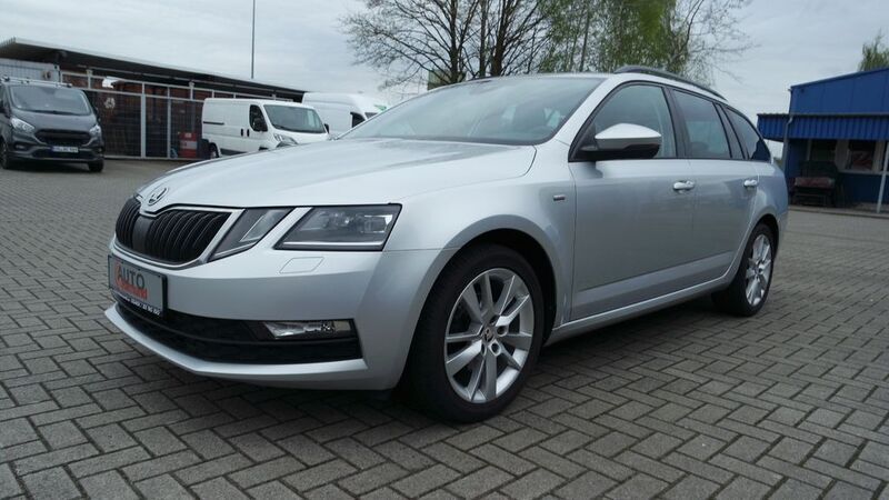 Silber Gebraucht 2018 Skoda Octavia Clever Kombi | 8.888 € (Fairer Preis) - Bild 1/4