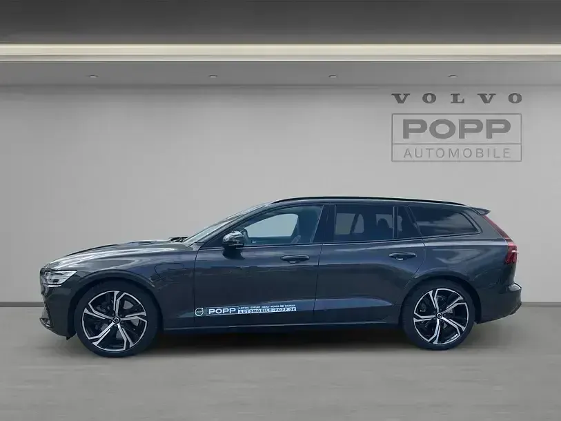 Gebraucht Volvo V60 Plus 349 PS (256 kW) 2024 Platinum grey Kombi