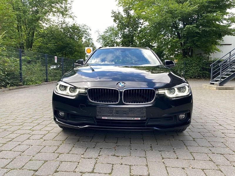Schwarz Gebraucht 2018 BMW 318 Limousine | 9.900 € (Fairer Preis) - Bild 1/4