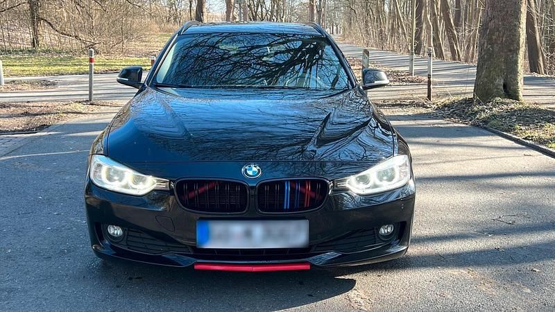 Gebraucht BMW 318 143 PS (105 kW) 2013 Schwarz Kombi