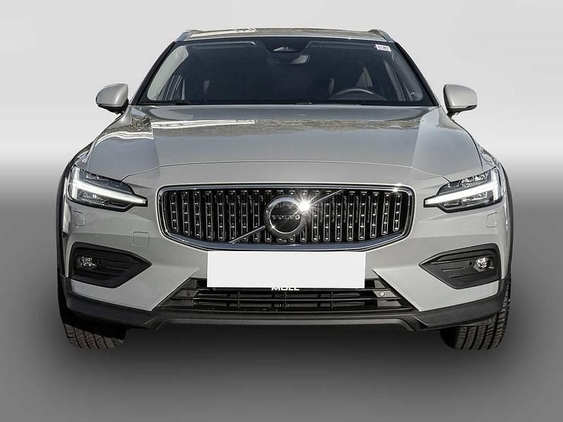 Gebraucht Volvo V60 CC Plus 197 PS (144 kW) 2023 Grau Kombi