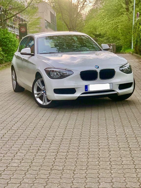 Gebraucht BMW 114 Advantage 102 PS (75 kW) 2012 Weiß Kleinwagen