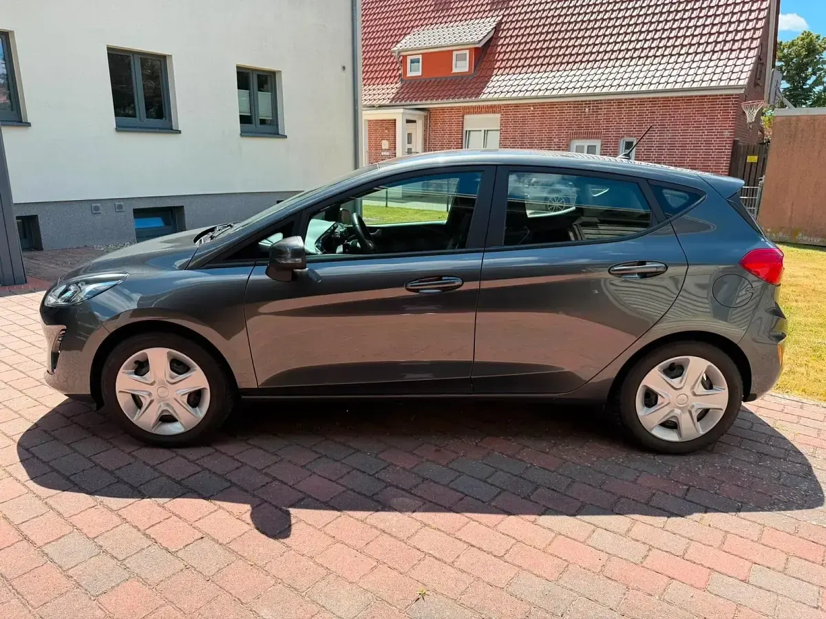 Gebraucht Ford Fiesta 85 PS (62 kW) 2018 Grau Kleinwagen