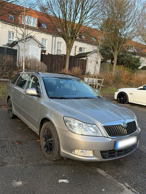 Gebraucht Skoda Octavia 106 PS (77 kW) 2011 Silber Kombi