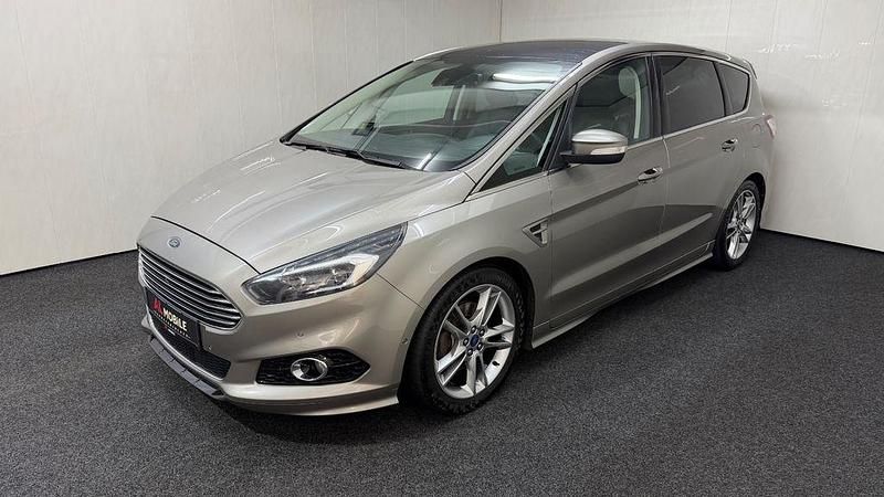 Grau Gebraucht 2016 Ford S-MAX Titanium Van / Kleinbus | 16.600 € (Fairer Preis) - Bild 1/4