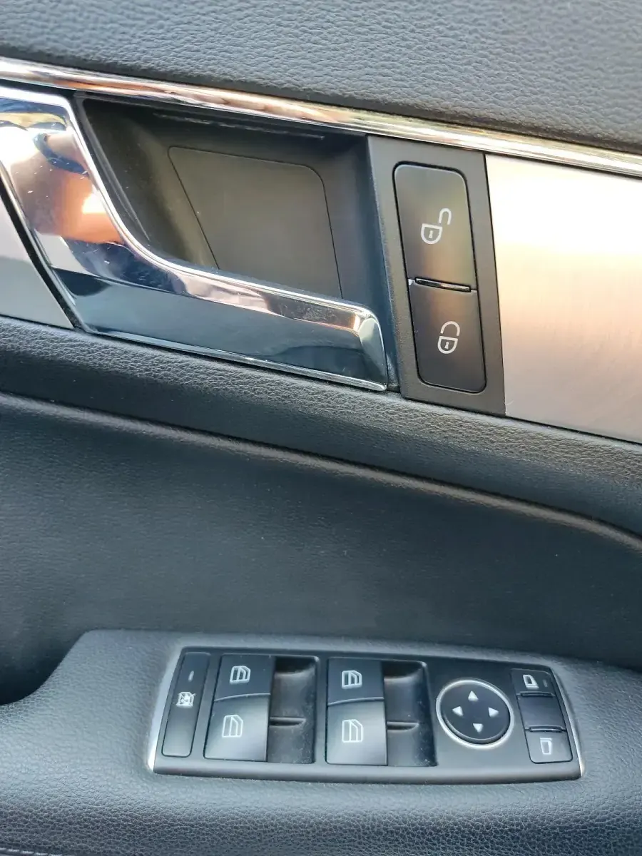 Gebraucht Mercedes E200 184 PS (135 kW) 2010 Schwarz Coupé