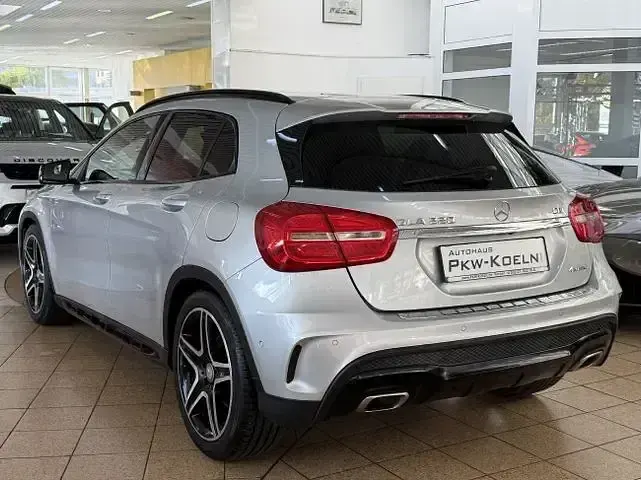 Gebraucht Mercedes GLA220 AMG line 170 PS (125 kW) 2014 Polarsilber  metalliclack SUV