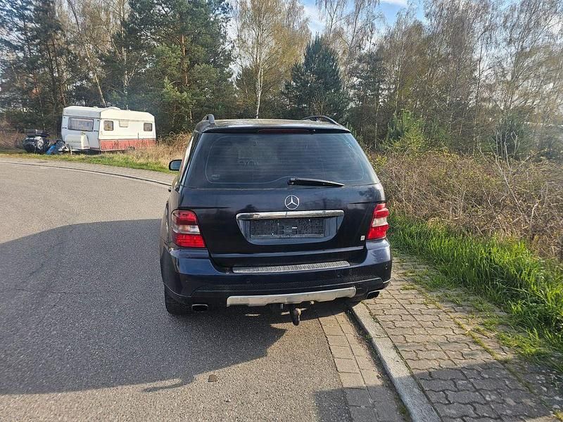 Gebraucht Mercedes ML350 272 PS (200 kW) 2007 Blau SUV