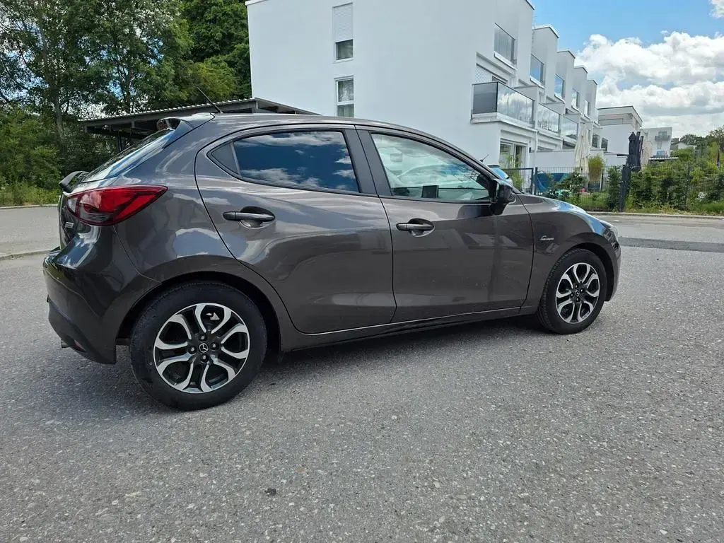 Gebraucht Mazda 2 Exclusive-Line 90 PS (66 kW) 2016 Grau Limousine