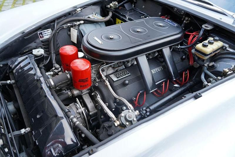 Gebraucht Ferrari 330 300 PS (220 kW) 1967 Silber Coupé