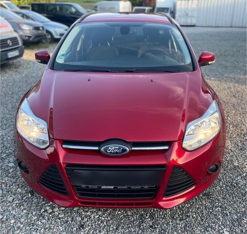 Rot Gebraucht 2014 Ford Focus Kombi | 5.100 € - Bild 1/4
