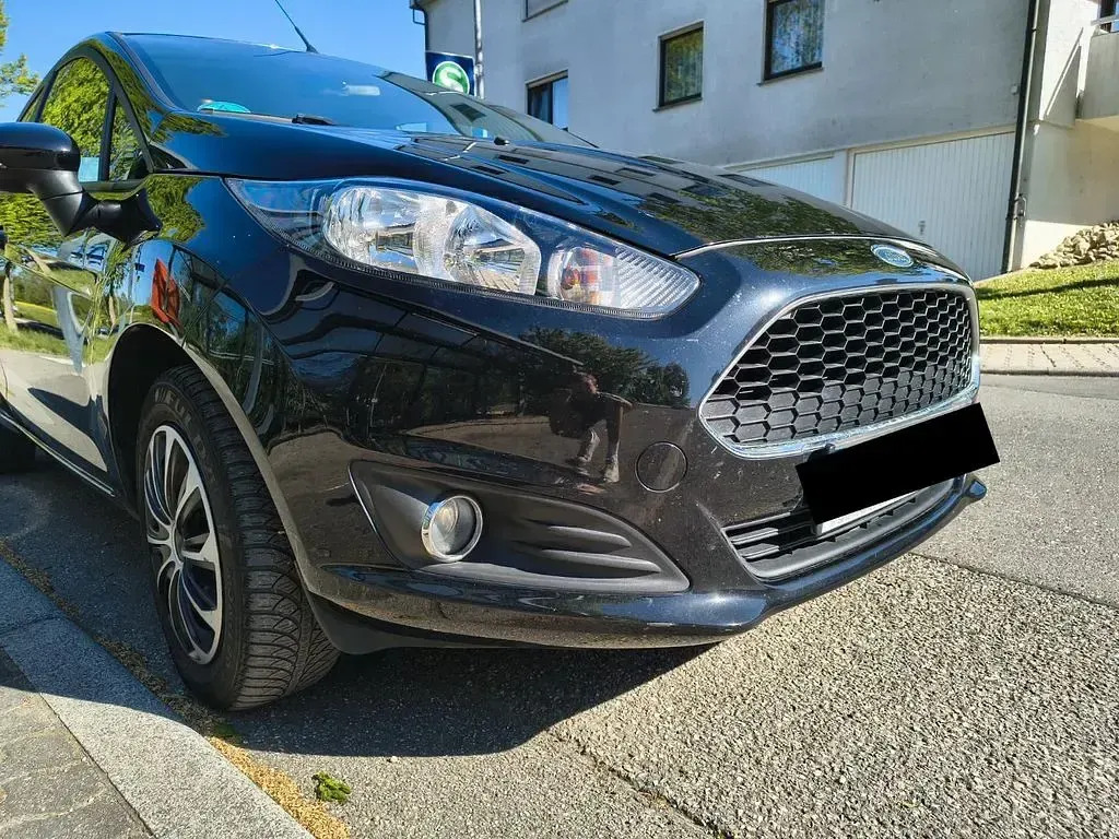 Second-hand Ford Fiesta 101 CP (74 kW) 2017 Negru Hatchback