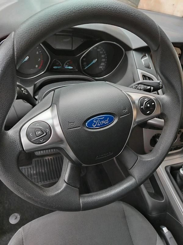 Gebraucht Ford Focus 125 PS (91 kW) 2014 Schwarz Kombi