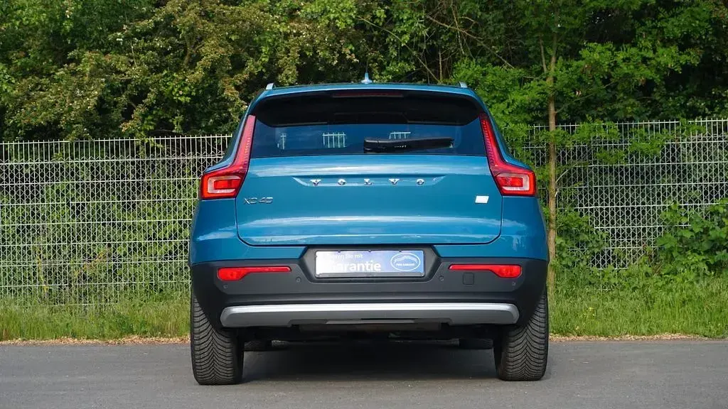 Używany Volvo XC40 211 KM (155 kW) 2022 Niebieski SUV