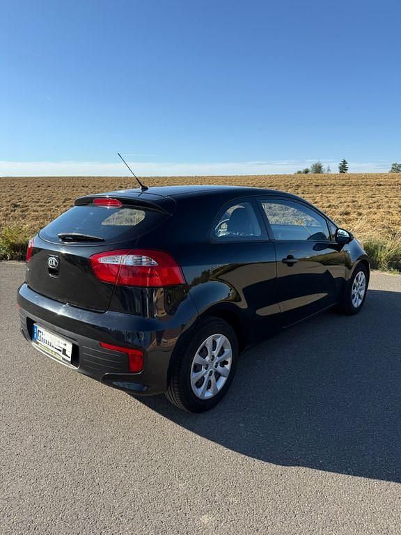 Gebraucht Kia Rio Edition 7 84 PS (61 kW) 2015 Schwarz Kleinwagen