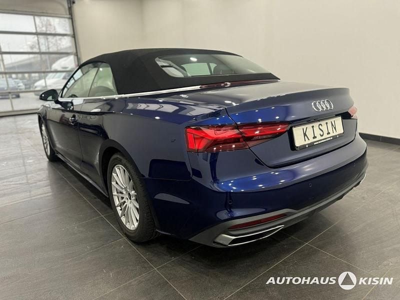 Gebraucht Audi A5 Cabriolet 163 PS (119 kW) 2023 Navarrablau metallic Cabrio