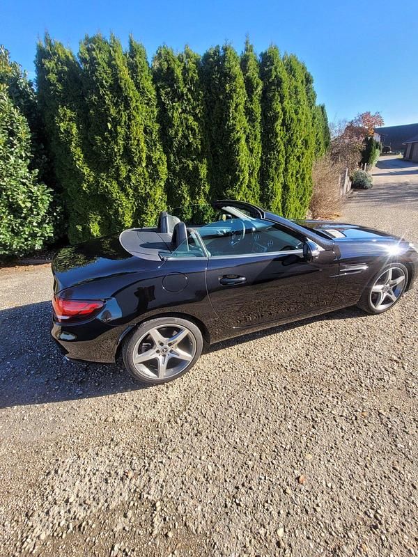 Gebraucht Mercedes SLC300 245 PS (180 kW) 2018 Schwarz Cabrio