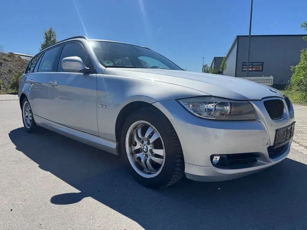 Gebraucht BMW 318 Comfort Edition 143 PS (105 kW) 2012 Silber Kombi