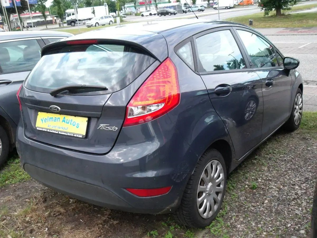 Gebraucht Ford Fiesta Trend 82 PS (60 kW) 2012 Grau Kleinwagen