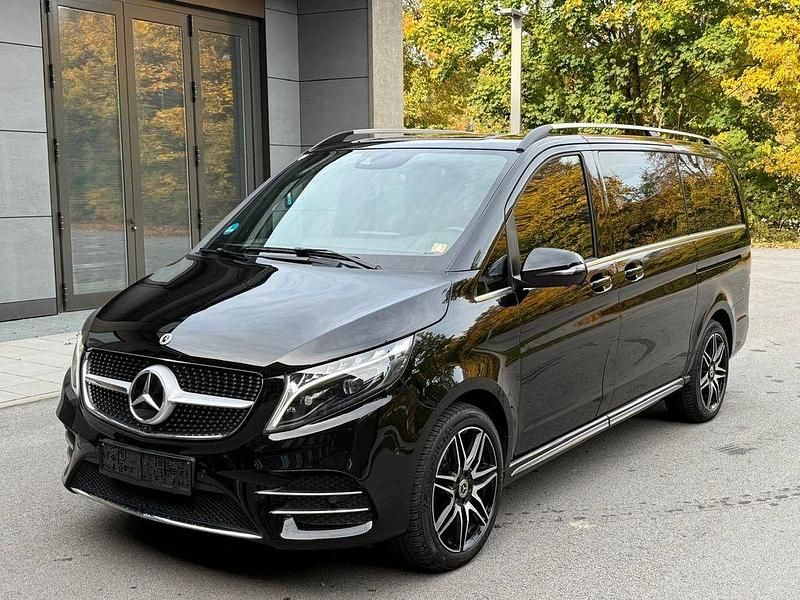 Schwarz Gebraucht 2023 Mercedes V300 Avantgarde Van / Kleinbus | 59.990 € (Guter Preis) - Bild 1/4